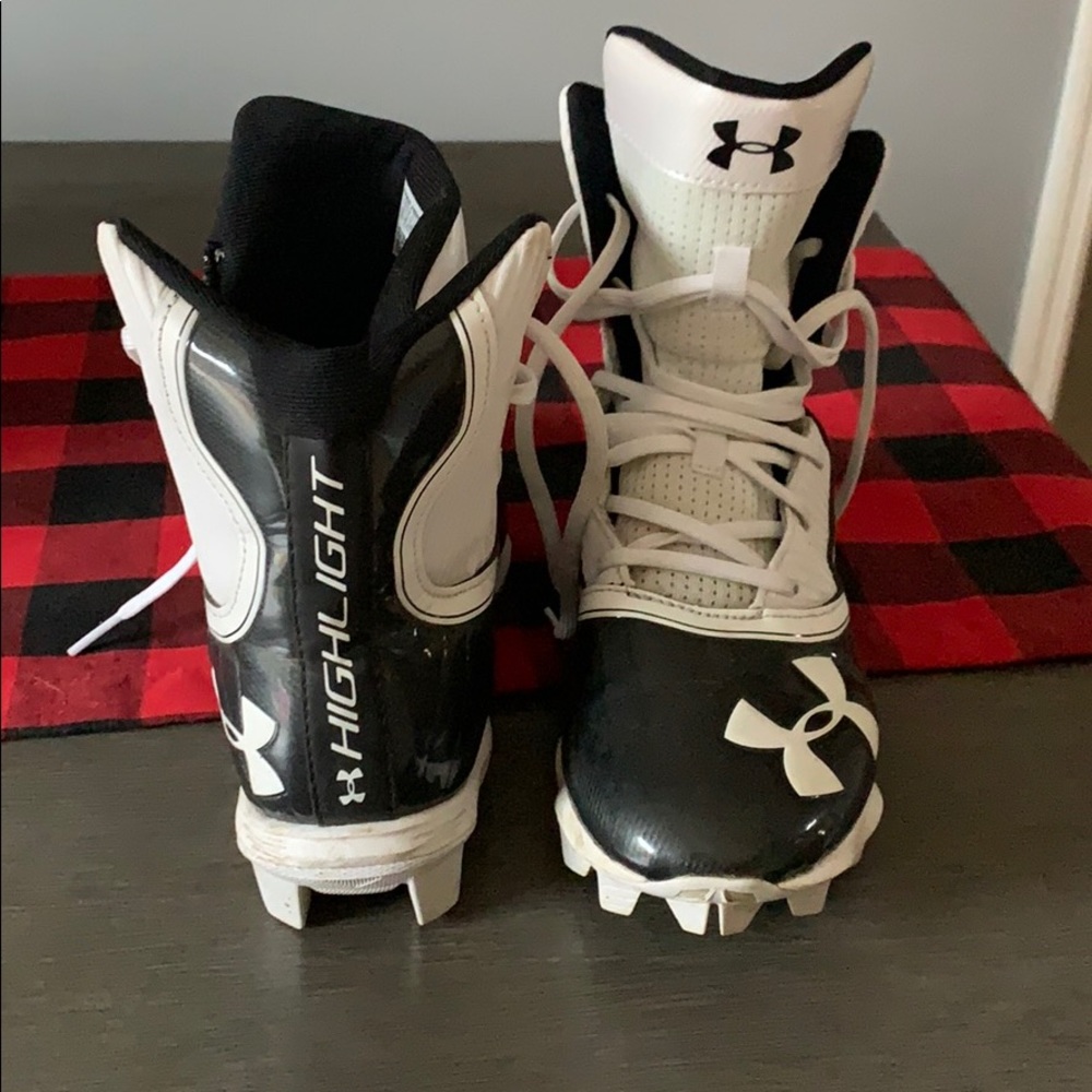Youth Boys Under Armour football cleats